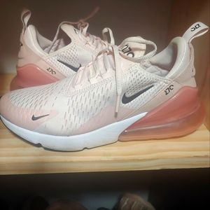 Womens Air max 270. Size 9.5 Worn a couple times. Excellent cond.